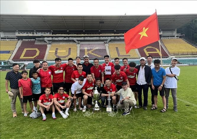 Người Việt bảo vệ thành công chức vô địch giải bóng đá Thượng viện Czech