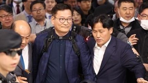 Hai cựu nghị sĩ Hàn Quốc bị đề nghị bắt giữ vì cáo buộc hối lộ