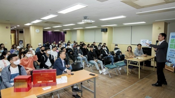 Vietnamese workers in RoK updated on local laws