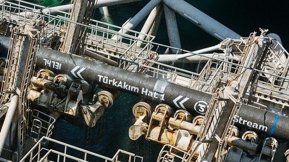 gazprom noi lai hoat dong cua mot duong ong chau au muon gui khi dot du thua den ukraine