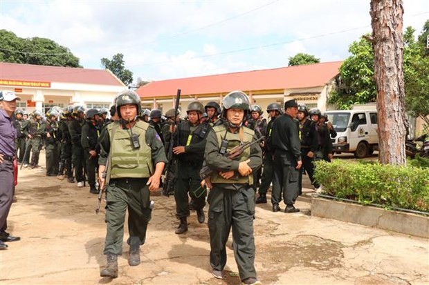 Cảnh sát Cơ động, Cảnh sát đặc nhiệm, Công an tỉnh Đắk Lắk, lực lượng đặc nhiệm Quân khu 5 phối hợp triển khai phương án vây bắt các đối. (Nguồn: TTXVN)