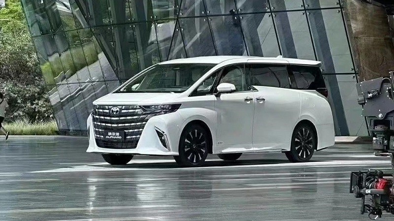 Toyota Alphard 2024 - 'Chuyên cơ mặt đất' chính thức lộ diện trước ngày ra mắt