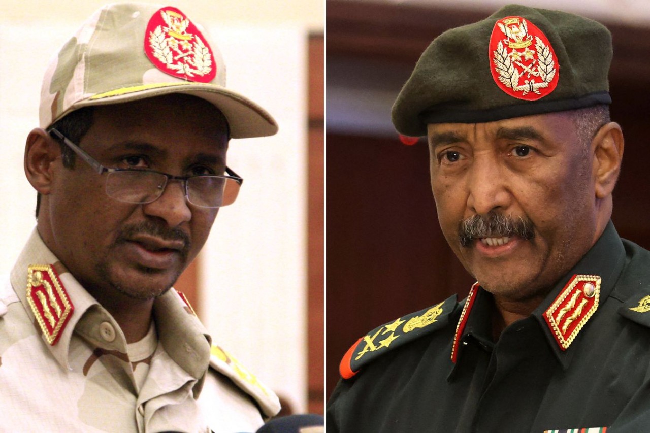 (06.14) Chỉ huy Các Lực lượng hỗ trợ nhanh (RSF) bán quân sự, Tướng Mohamed Hamdane Dagalo (trái) và Tổng Tư lệnh Quân đội Sudan, Tướng Abdel Fattah Al-Burhan. (Nguồn: CNN)