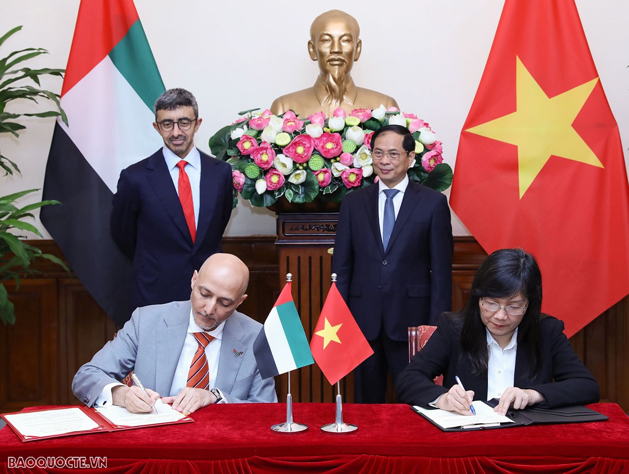 Vietnam, UAE Foreign Ministers hold talks, seeing ample room for cooperation