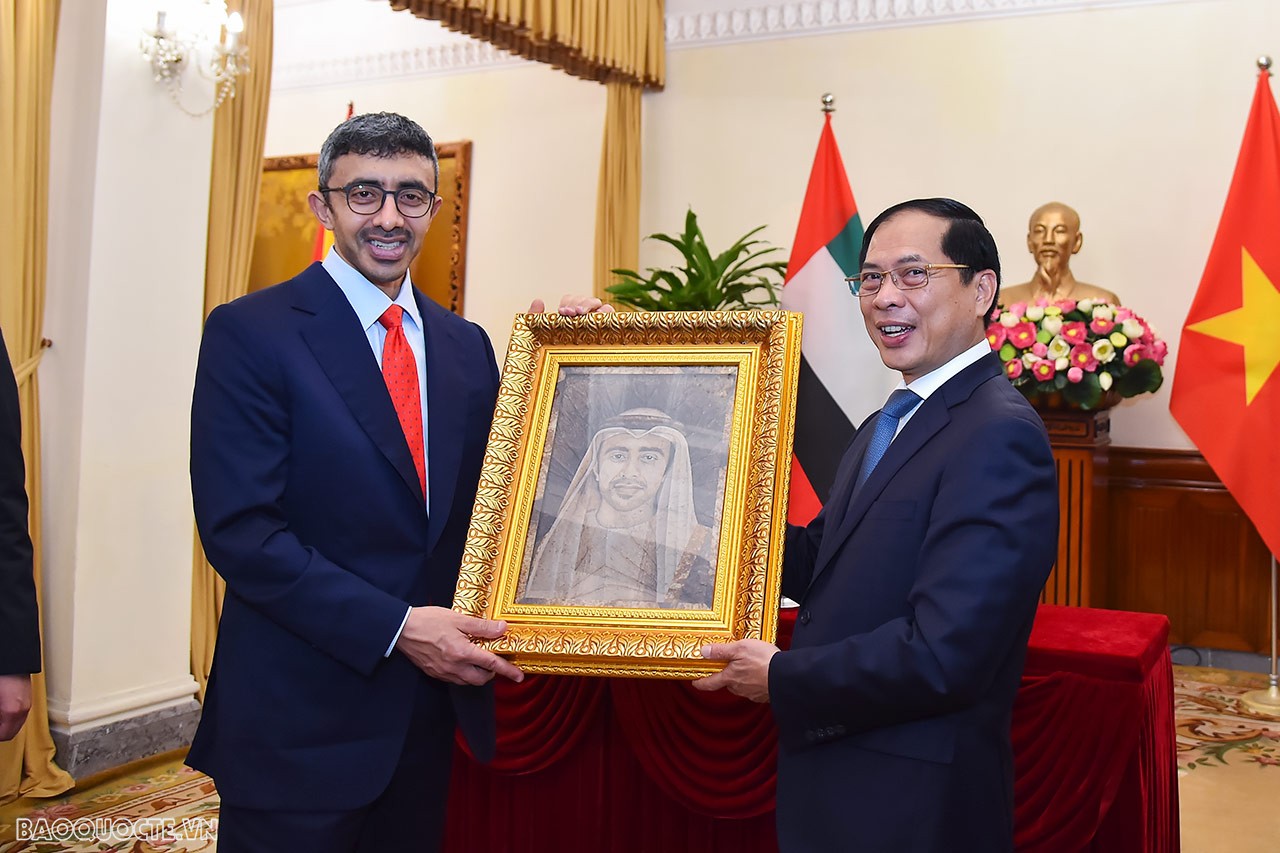 Vietnam, UAE Foreign Ministers hold talks, seeing ample room for cooperation