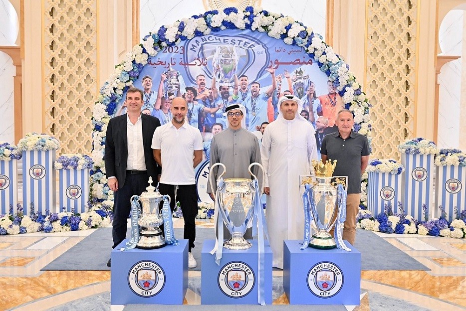 HLV Pep Guardiola dành tiền thưởng vô địch Ngoại hạng Anh tặng cho những nhân viên Man City