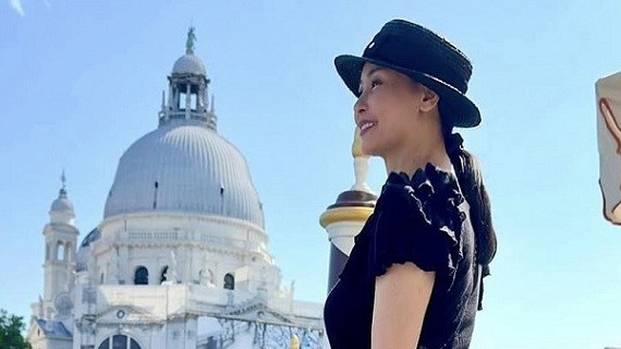 Hoa hậu Hà Kiều Anh hẹn gặp ca sĩ Hồng Nhung cùng đi du lịch, khám phá Italy