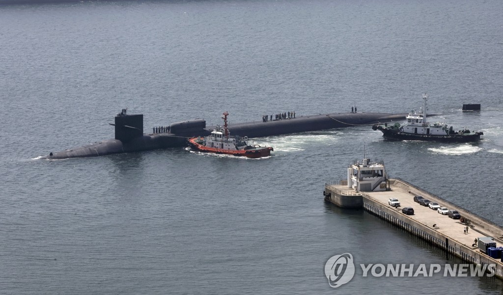 Tàu ngầm hạt nhân Mỹ cập cảng Hàn Quốc, Quân đội Hàn Quốc trục vớt một phần tên lửa mang vệ tinh của Triều Tiên