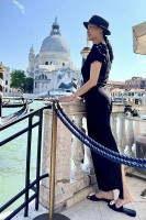 Hoa hậu Hà Kiều Anh hẹn gặp ca sĩ Hồng Nhung cùng đi du lịch, khám phá Italy