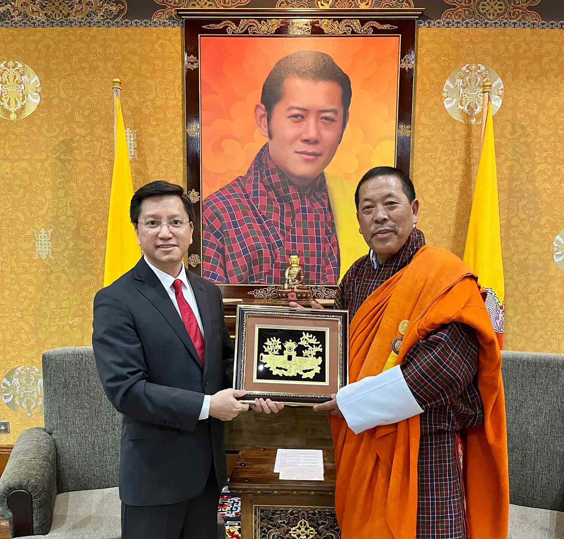 Đại sứ Nguyễn Thanh Hải gặp Chủ tịch Hạ viện Wangchuk Namgyel.