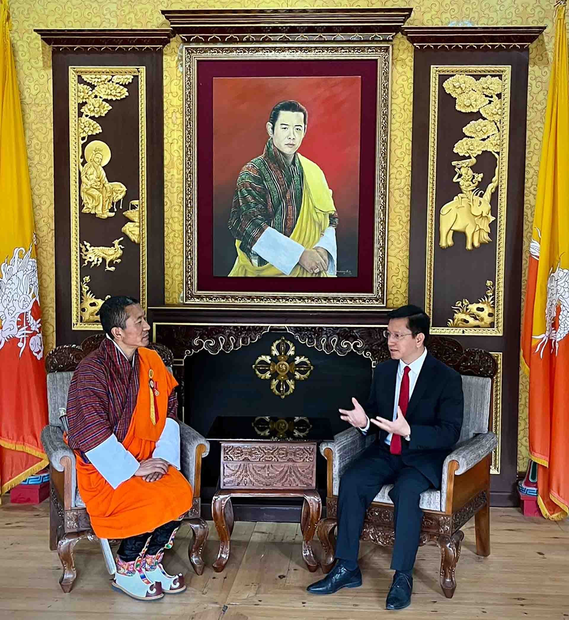 Đại sứ Nguyễn Thanh Hải chào xã giao Thủ tướng Bhutan Lyonchhen Lotay Tshering.