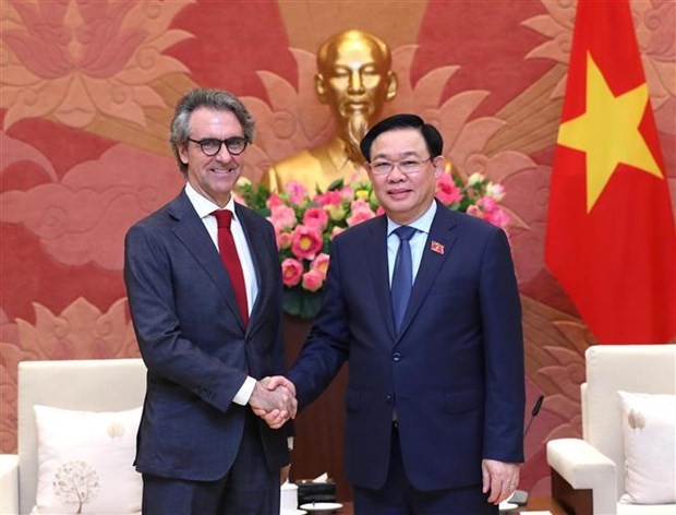 NA Chairman Vuong Dinh Hue receives EU, Switzerland Ambassadors