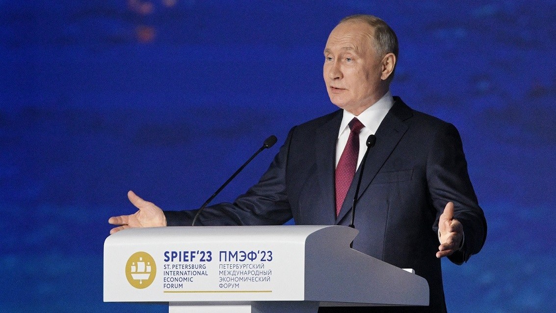 Khoảng trống 23,8 tỷ USD đã được lấp đầy, Tổng thống Putin 'vẽ' tương lai cho nền kinh tế Nga