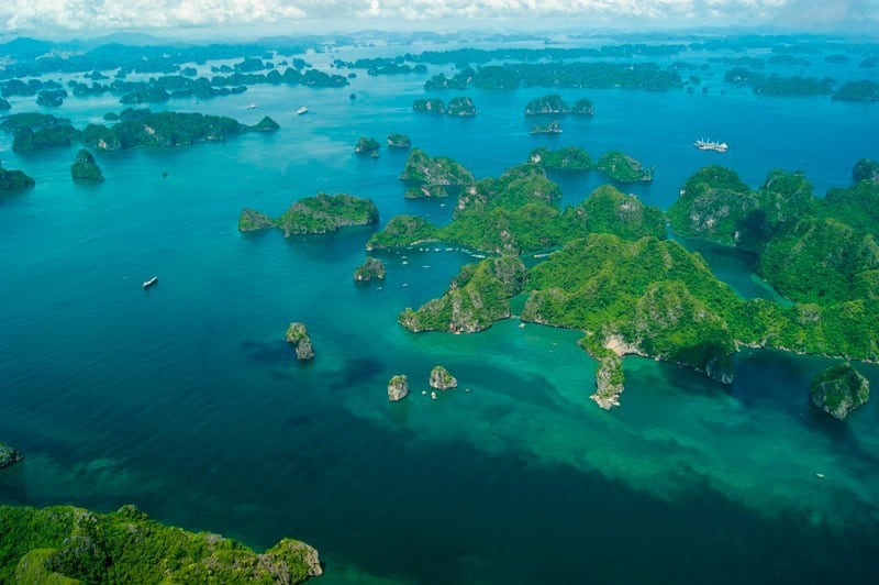 Stunning view of Halong Bay from seaplane. Source: Hai Au Aviation