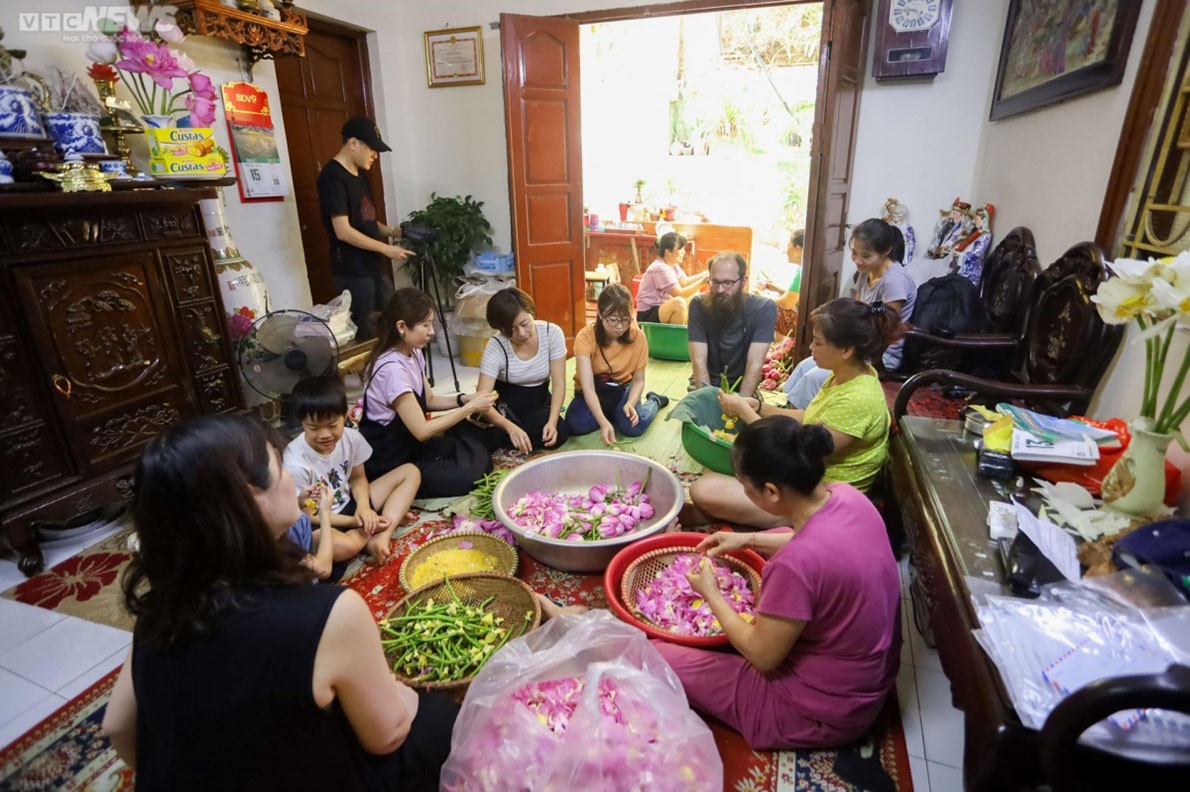 Experiencing lotus tea making in West Lake, Hanoi