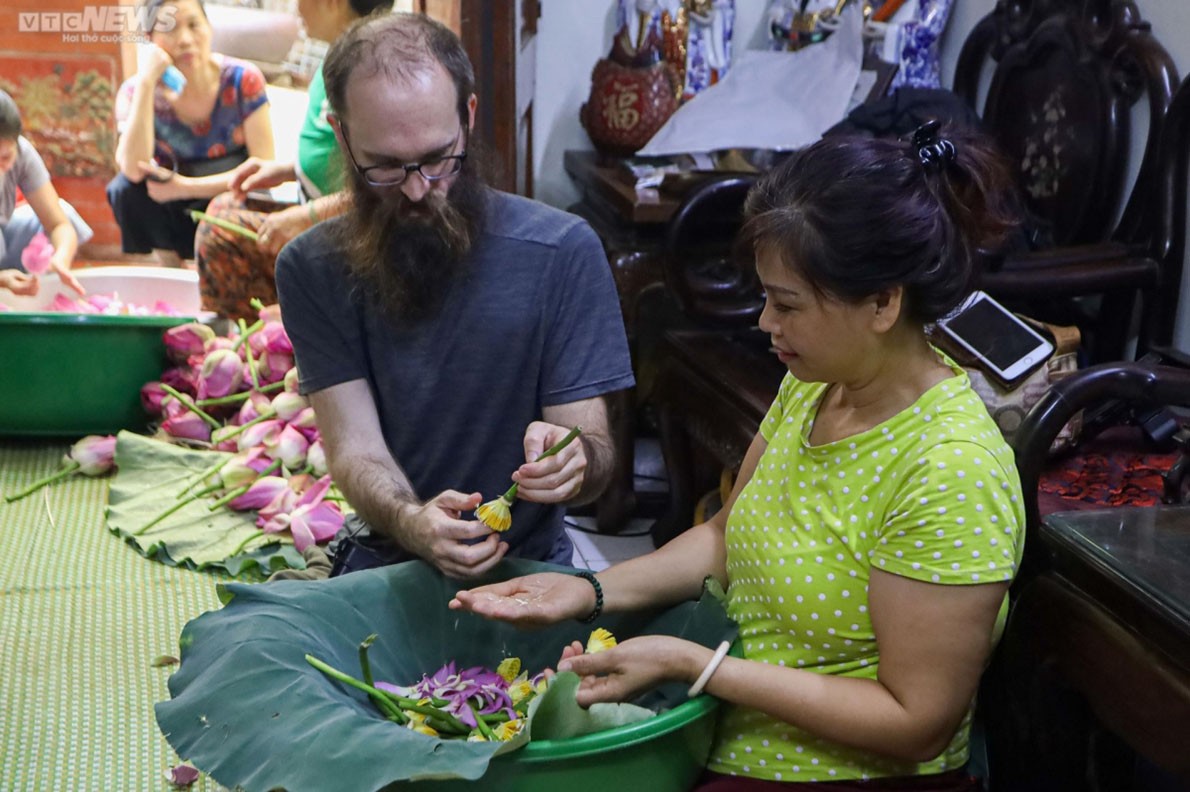 Experiencing lotus tea making in West Lake, Hanoi