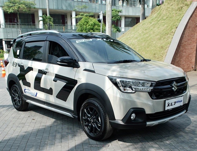 Cận cảnh Suzuki XL7 Hybrid 2023 vừa ra mắt tại Đông Nam Á