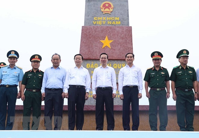 President Vo Van Thuong pays working trip to Phu Quy island district