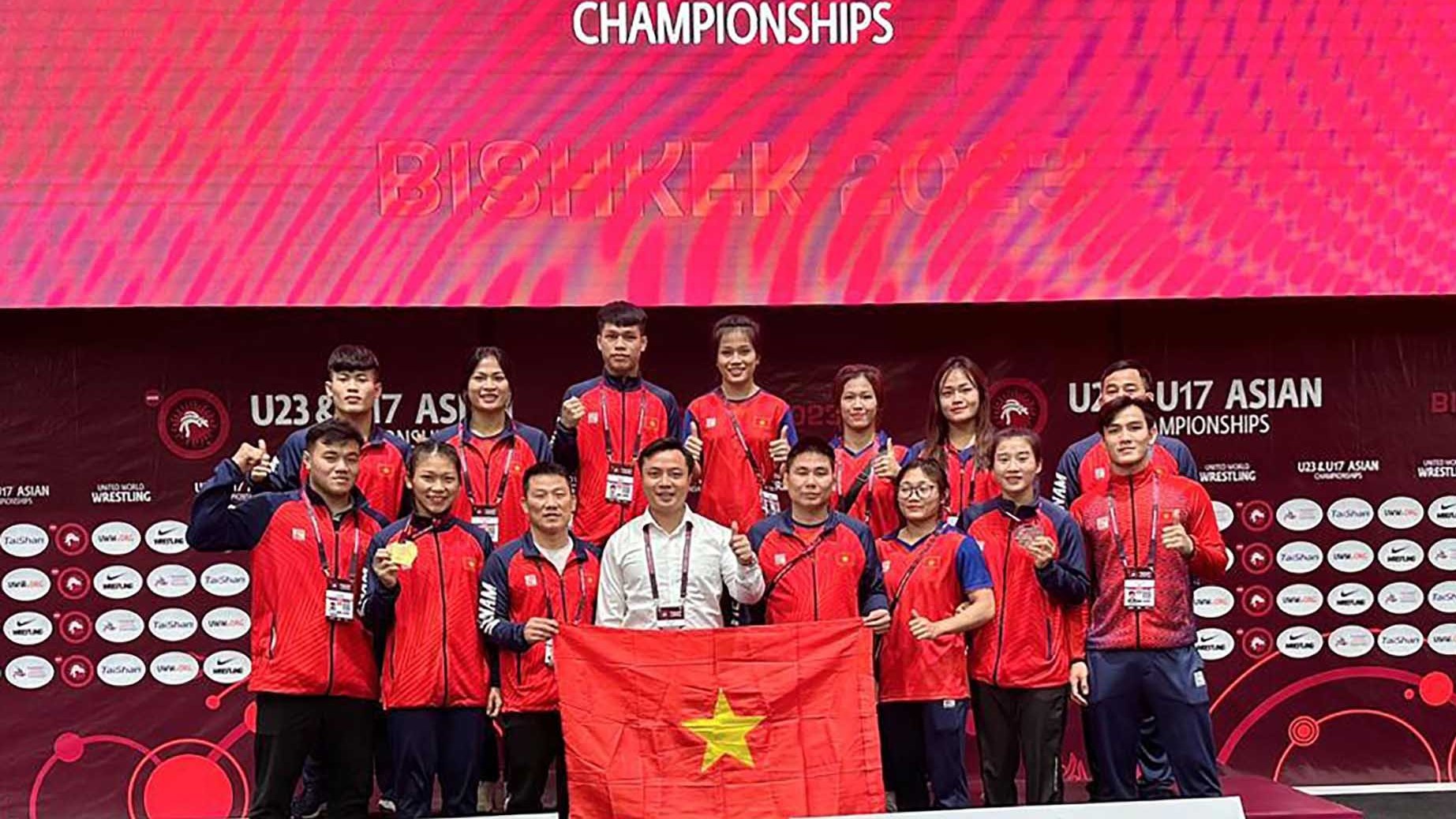 Đoàn vận động viên Việt Nam tham dự Giải vô địch vật châu Á trẻ 2023 tại Kyrgyzstan