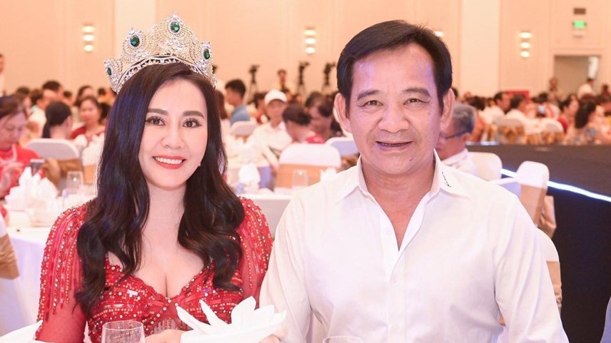 Hoa hậu Quý bà Hòa bình Quốc tế Phan Kim Oanh thân thiết bên NSƯT Quang Tèo