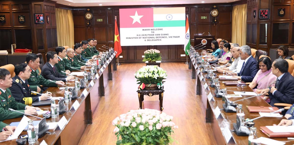 Minister of National Defence Gen. Phan Van Giang visits India