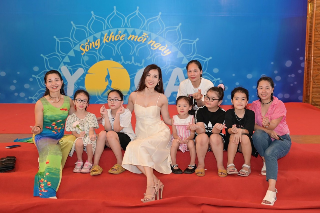 Lan tỏa thông điệp 'Một thế giới, một sức khỏe chung' với Nữ hoàng Yoga Việt Nam