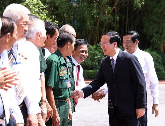 Chủ tịch nước gặp mặt đoàn đại biểu người có công tỉnh Vĩnh Long.