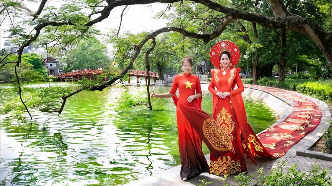 Vietnamese Ao Dai sets Guinness Vietnam record