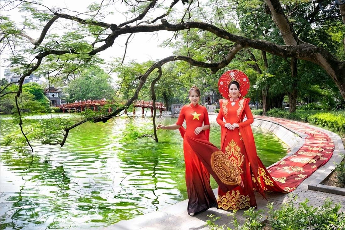 Vietnamese Ao Dai sets Guinness Vietnam record