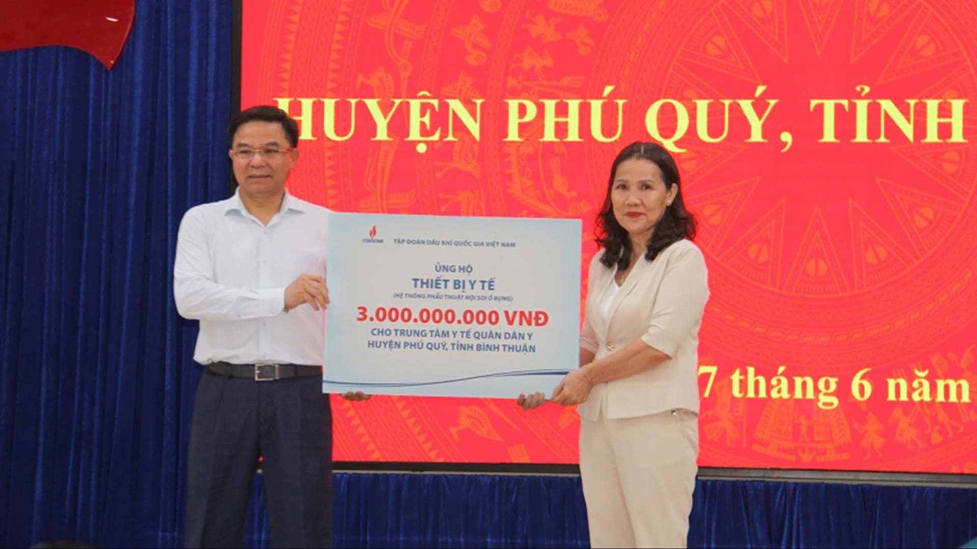 PetroVietnam trao tặng hệ thống trang thiết bị y tế tại huyện đảo Phú Quý