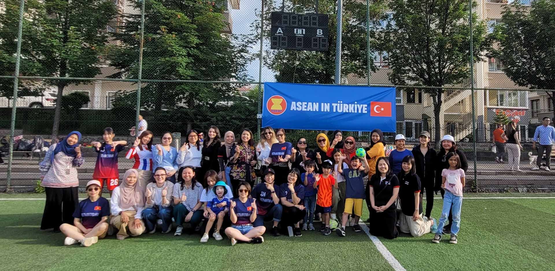 Đại sứ quán Việt Nam tổ chức giải bóng đá giao hữu nhân kỷ niệm 45 năm quan hệ ngoại giao Việt Nam-Thổ Nhĩ Kỳ