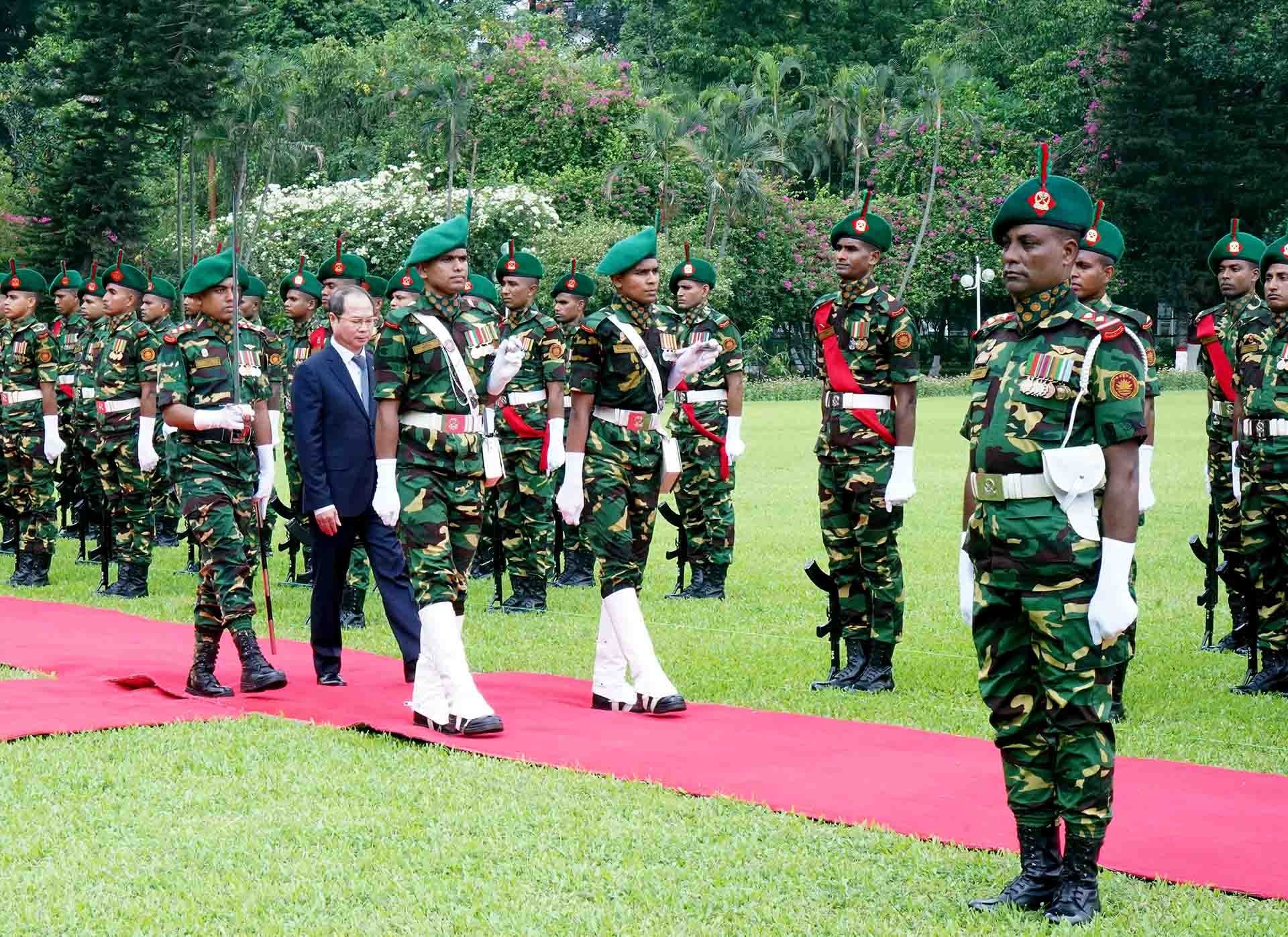 Đại sứ Nguyễn Mạnh Cường trình Thư ủy nhiệm lên Tổng thống Bangladesh