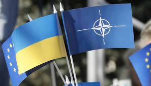 NATO dọa đáp trả chiến dịch tấn công hỗn hợp của Nga, Ukraine nóng lòng đợi lời mời vào liên minh