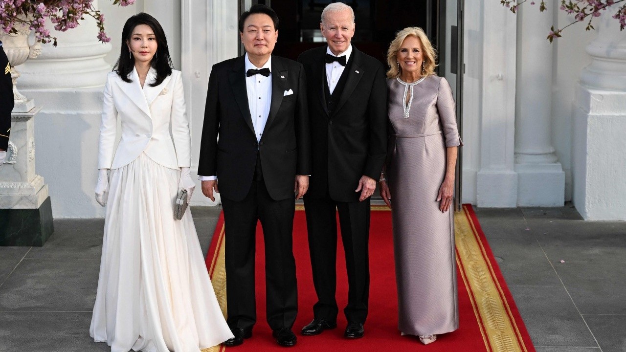 Gu thời trang ấn tượng của Phu nhân Tổng thống Hàn Quốc Yoon Suk Yeol