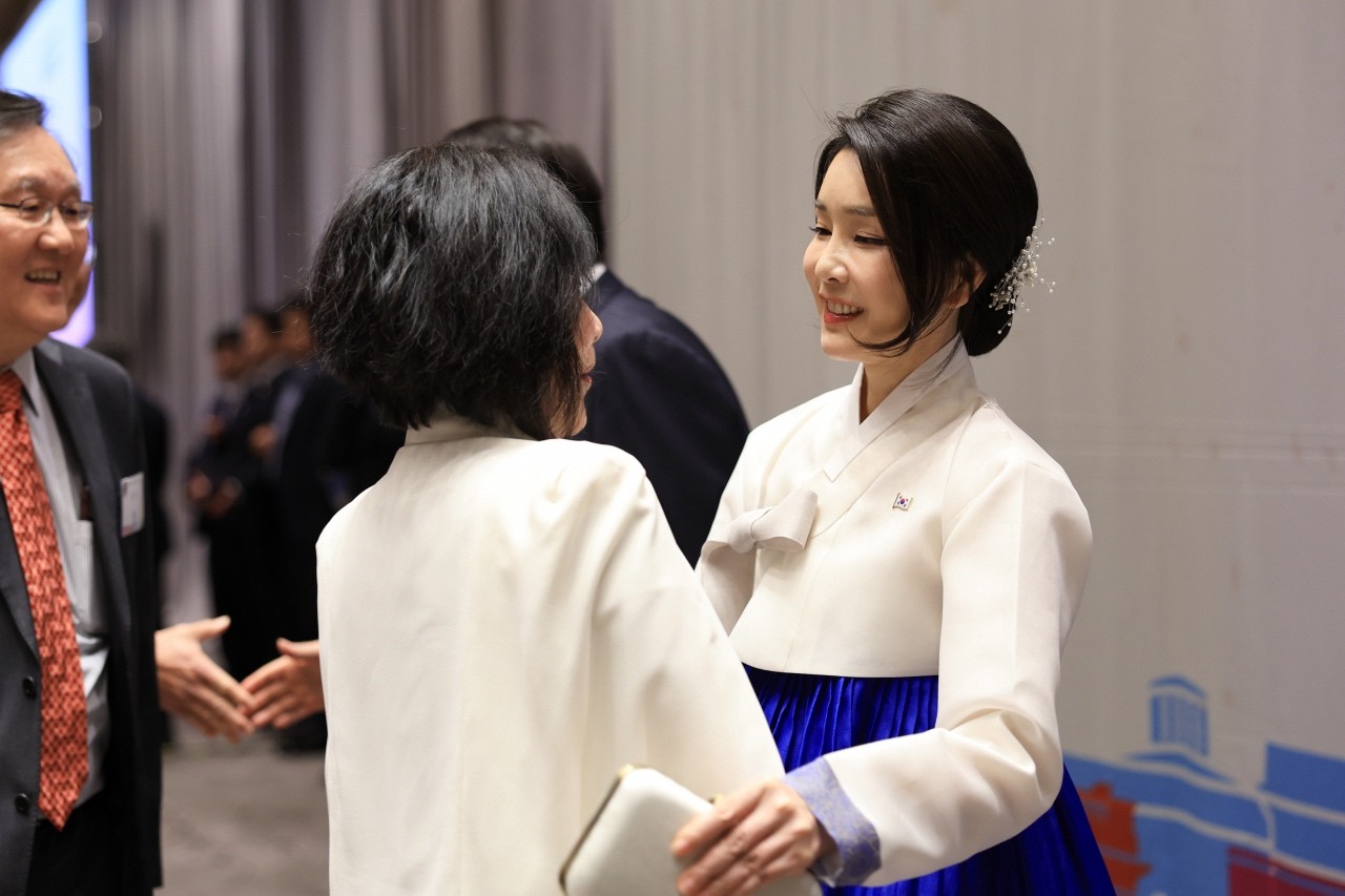 Gu thời trang ấn tượng của vợ Tổng thống Hàn Quốc Yoon Suk Yeol