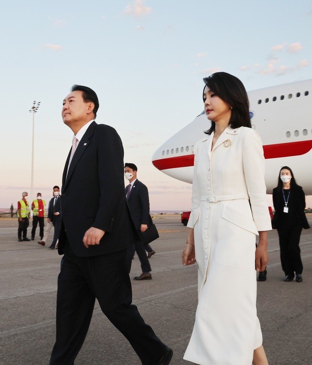 Gu thời trang ấn tượng của vợ Tổng thống Hàn Quốc Yoon Suk Yeol