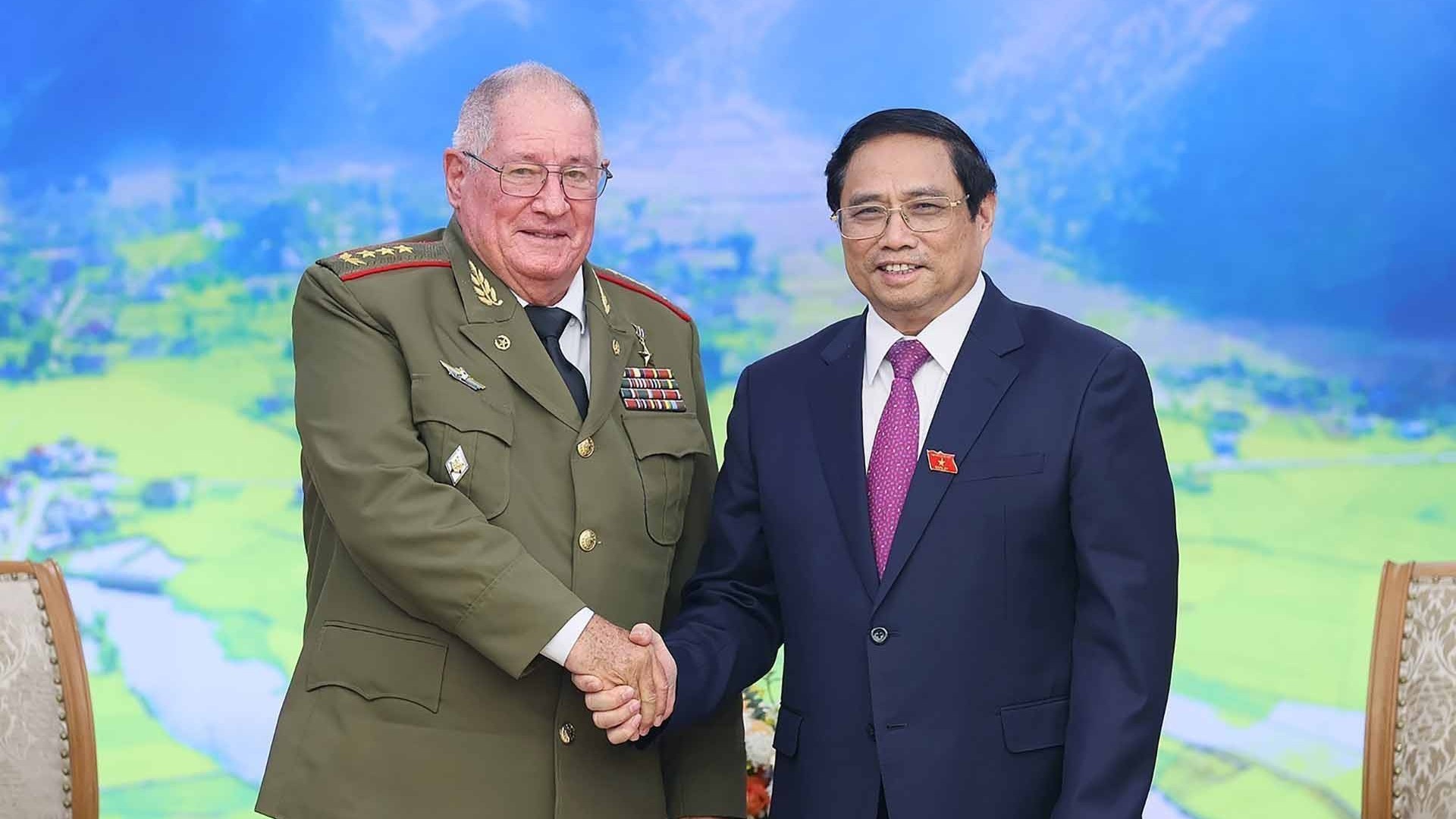 Thủ tướng Phạm Minh Chính tiếp Bộ trưởng Bộ các lực lượng vũ trang cách mạng Cuba