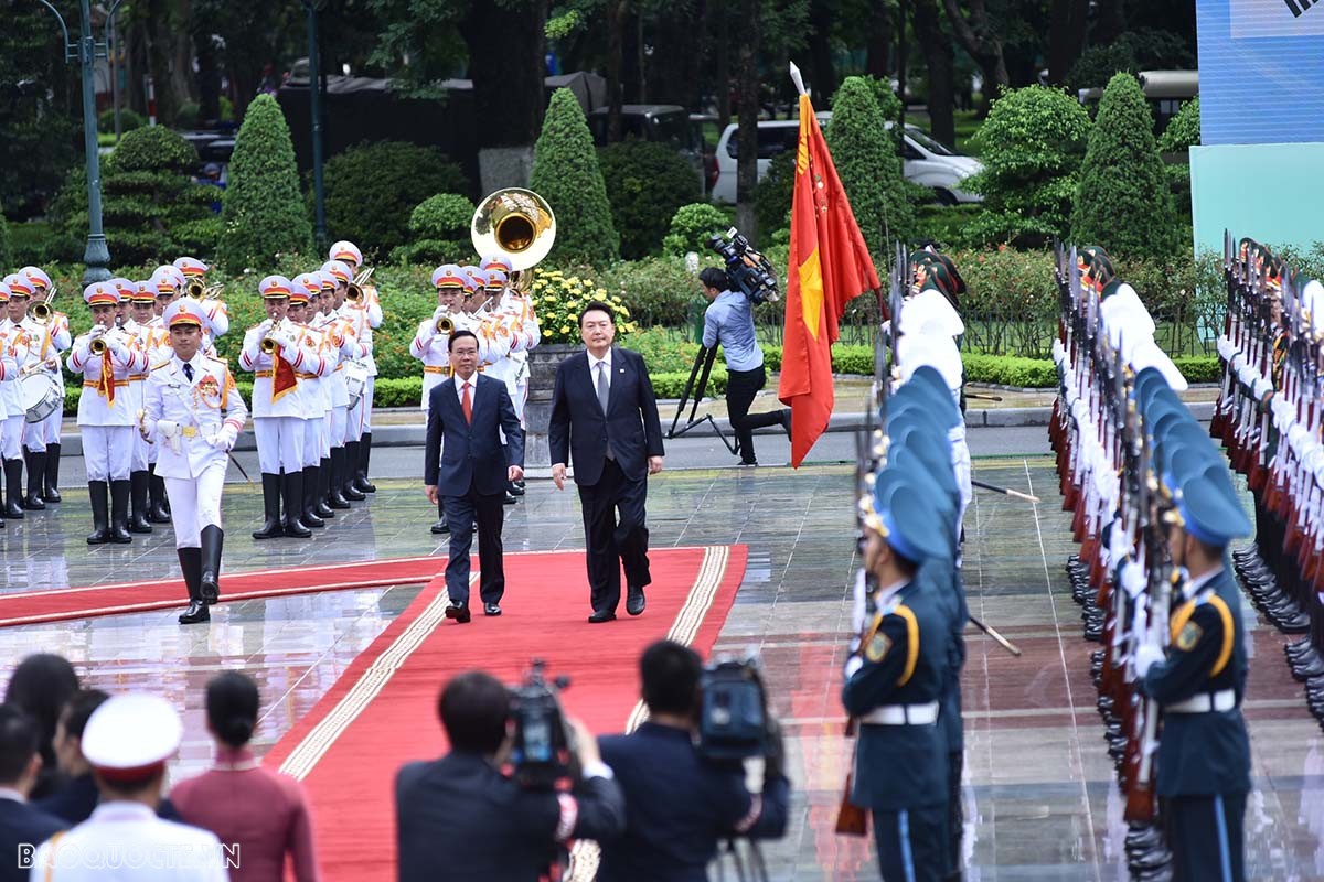 Official welcome ceremony held for RoK's President in Hanoi