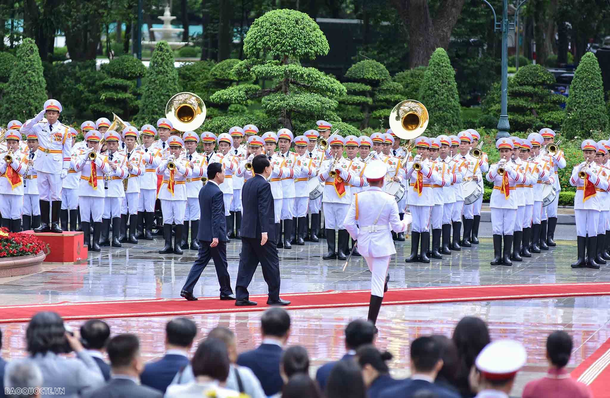 Official welcome ceremony held for RoK's President in Hanoi