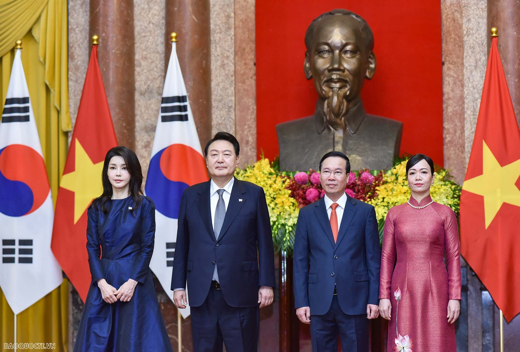 21 loạt đại bác rền vang chào đón Tổng thống Hàn Quốc và Phu nhân tại Phủ Chủ tịch