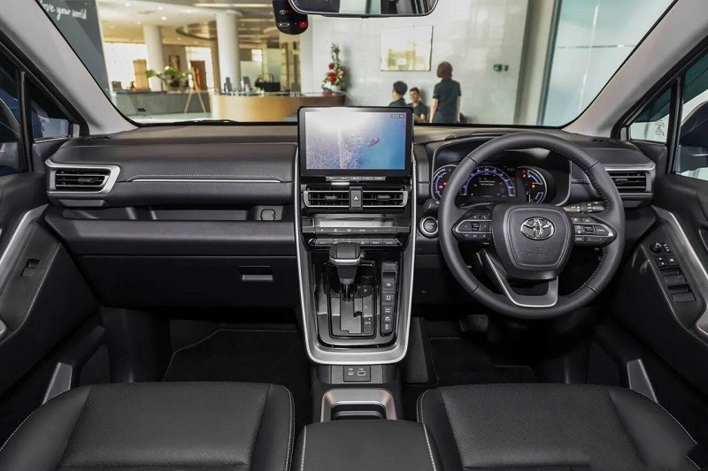 Cận cảnh Toyota Innova 2023 ra mắt tại Malaysia, giá từ 830 triệu đồng