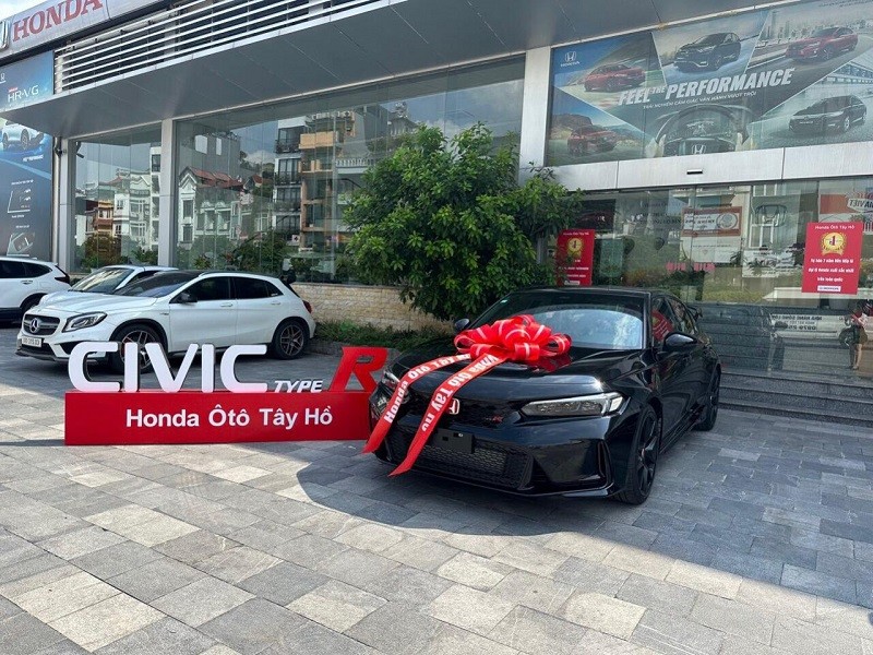 Cận cảnh Honda Civic Type R 2023 đầu tiên tại Hà Nội.