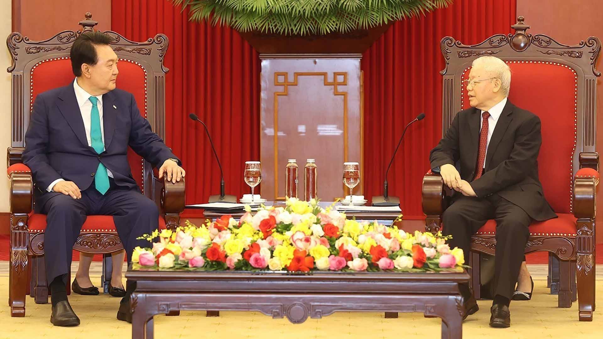 Tổng Bí thư Nguyễn Phú Trọng tiếp Tổng thống Hàn Quốc Yoon Suk Yeol. (Nguồn: TTXVN)