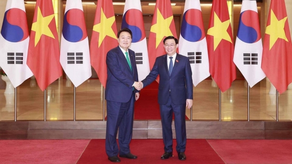 NA Chairman Vuong Dinh Hue meets RoK President Yoon Suk Yeol