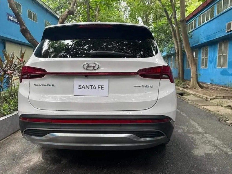 Hyundai Santa Fe hybrid lộ diện lần hai tại Việt Nam.