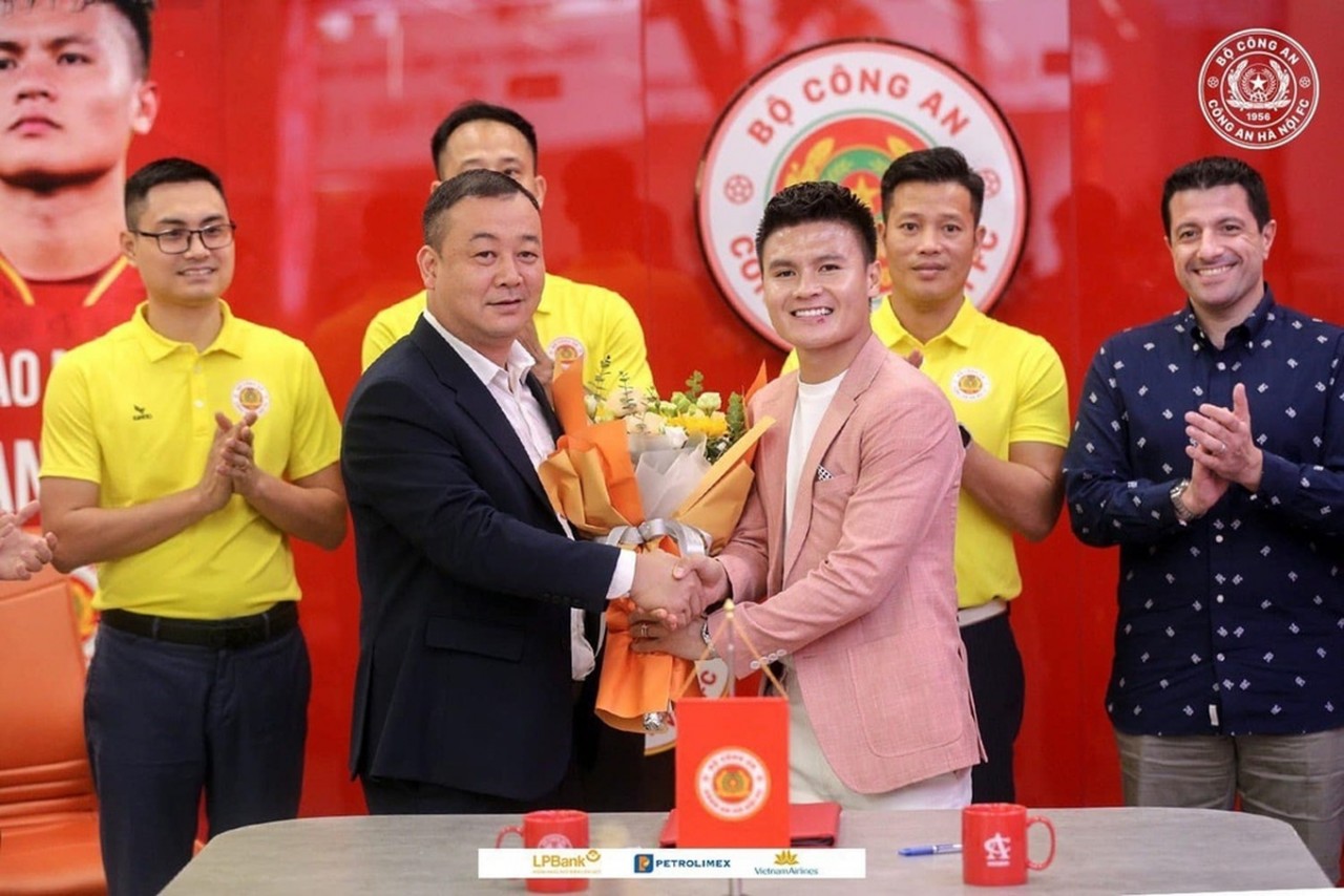 Quang Hải ra mắt CLB Công An Hà Nội (Ảnh: CAHN FC).