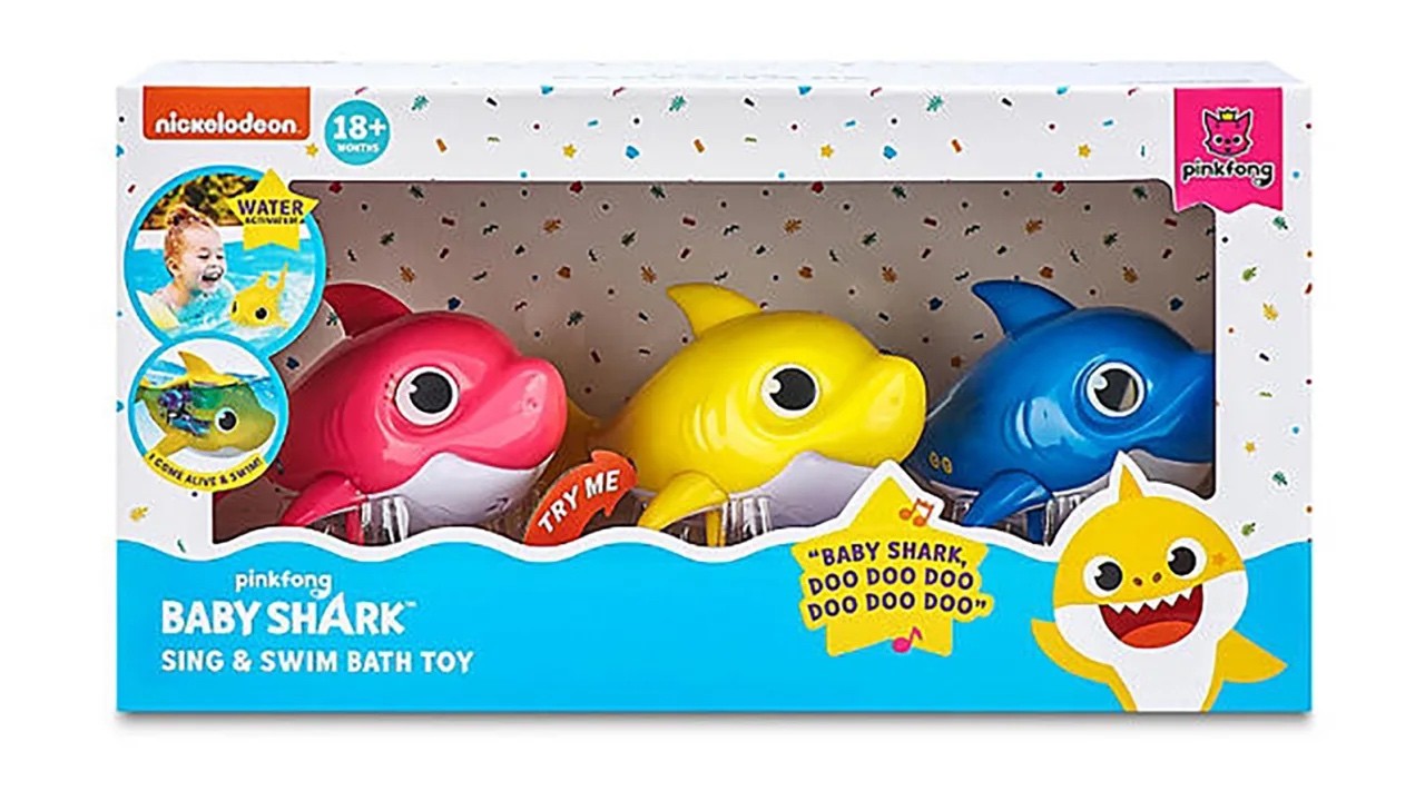 Bộ ba đồ chơi Robo Alive Junior Baby Shark Sing & Swim Bath Toy nằm trong số 7,5 triệu đồ chơi bị thu hồi vì có nguy cơ gây thương tích cho trẻ em.