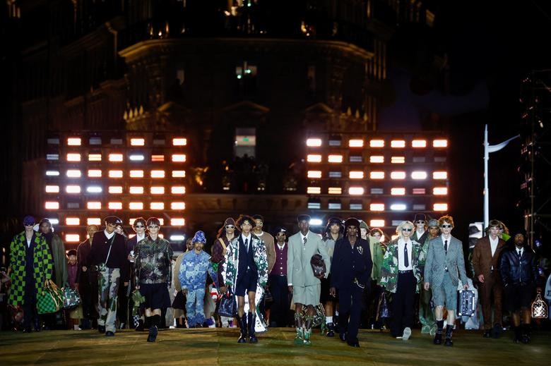 Buổi trình diễn của Louis Vuitton: Đã mắt với bộ sưu tập đầu tay của nhà thiết kế Pharrell Williams