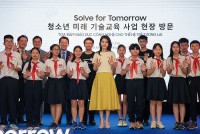 Đệ nhất phu nhân Hàn Quốc trò chuyện cùng các học sinh Việt Nam