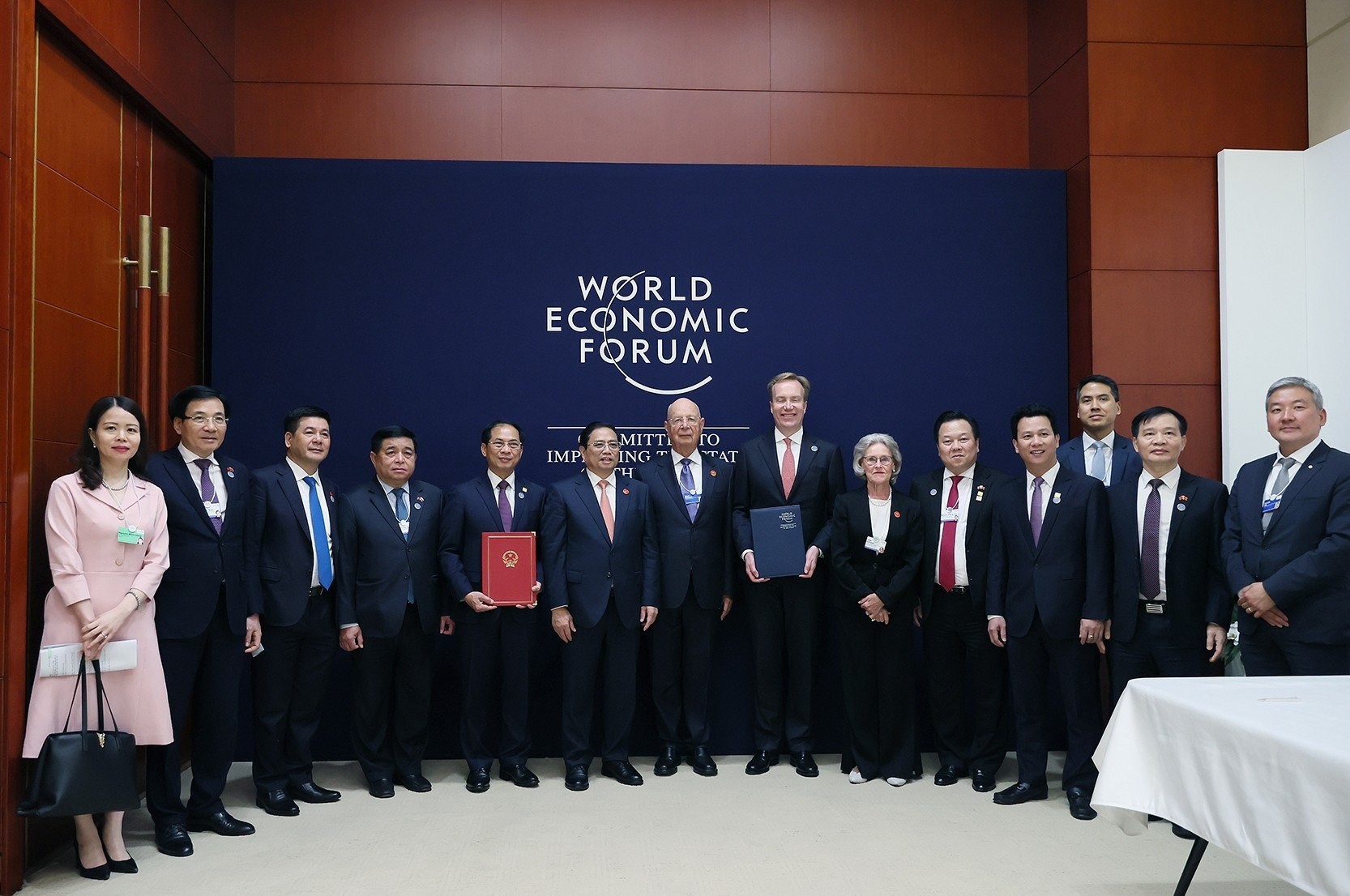 Thủ tướng đề nghị WEF giúp Việt Nam thu hút đầu tư chất lượng cao